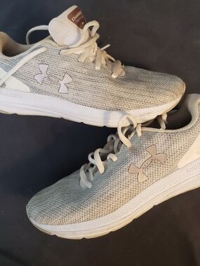 Under Armour Women's Light Gray Knit Running Shoes